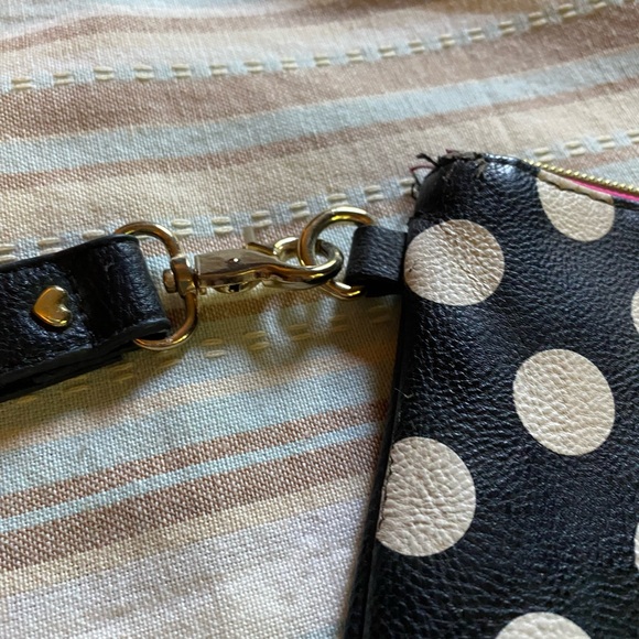 BETSEY JOHNSON Black & White
Polka Dot “J” Bownanza Wallet
Wristlet 9" x 6". - Picture 4 of 16